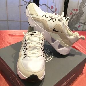 Nike RYZ 365 Woman's size 8.5 White Black Running shoes BQ4153 100